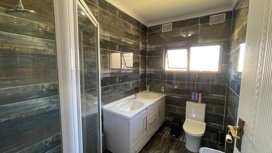 3 Bedroom Property for Sale in Beacon Bay North Eastern Cape